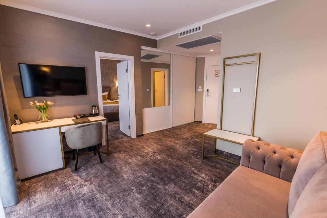 Aventus Hotel